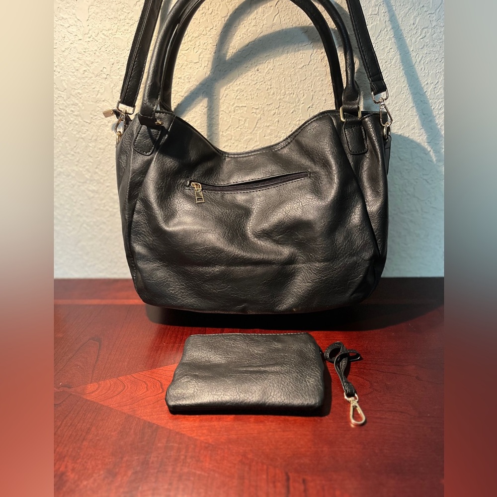 Chic Black Crossbody Bag with Tassel Detail - Picture 2 of 10